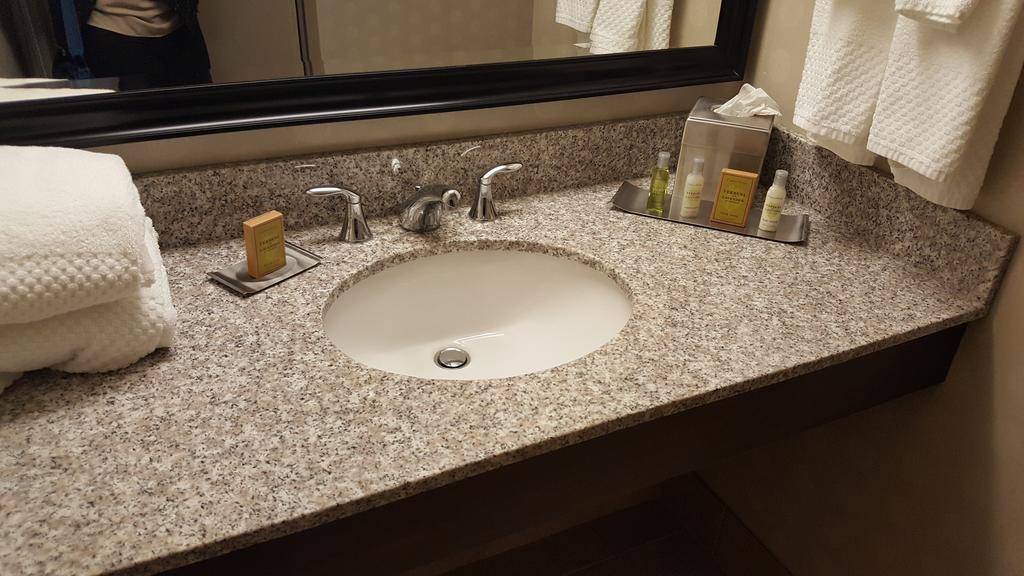 Doubletree By Hilton Pittsburgh Monroeville Convention Center Екстериор снимка